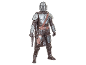 Kunststoff-Actionfigur eines Mandalorianers mit Waffe