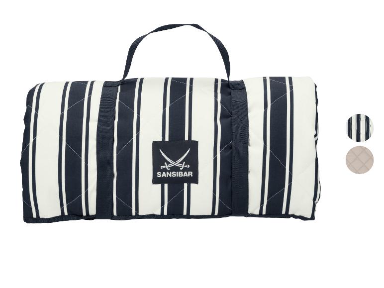 Marineblau-weiß gestreifte Strandtasche mit Griffen und gekreuztem Säbel-Logo.