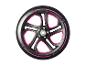 Schwarzes Roller-Rad mit pinken Details und der Aufschrift „215 MM“.