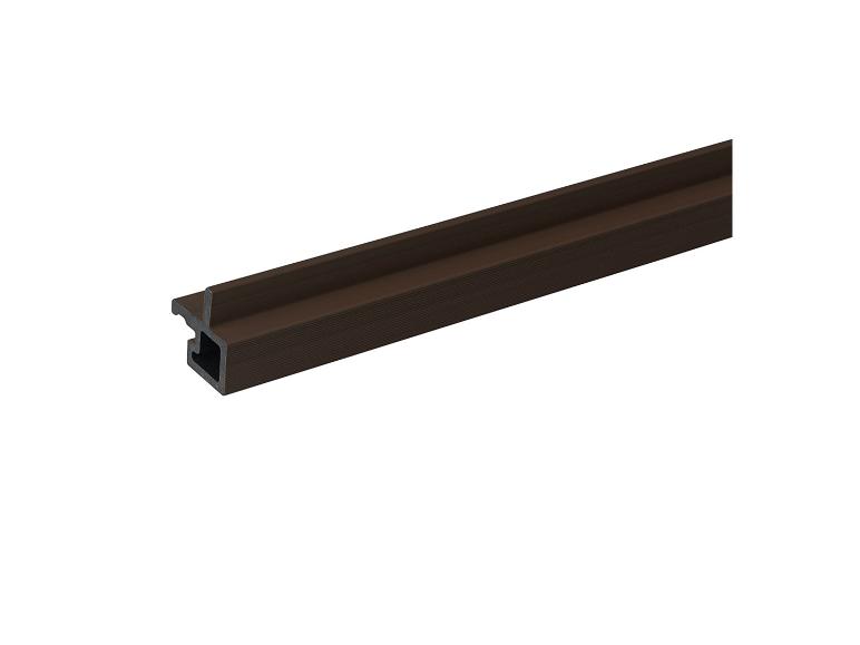 Braunes Aluminiumprofil für Terrassendielen.