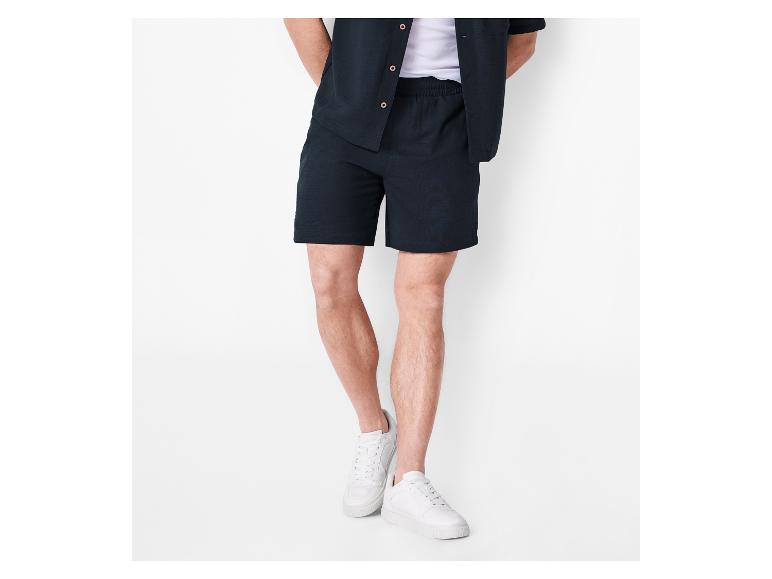Herren Shorts und Casual Hemd.
