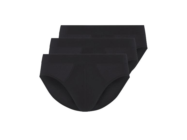 Drei schwarze Slips übereinander.