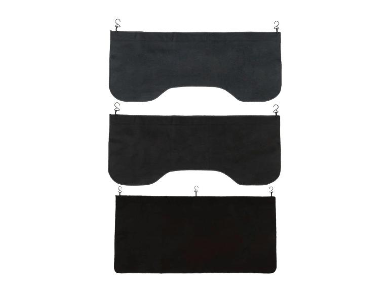 Drei schwarze Autosonnenblenden mit Haken.