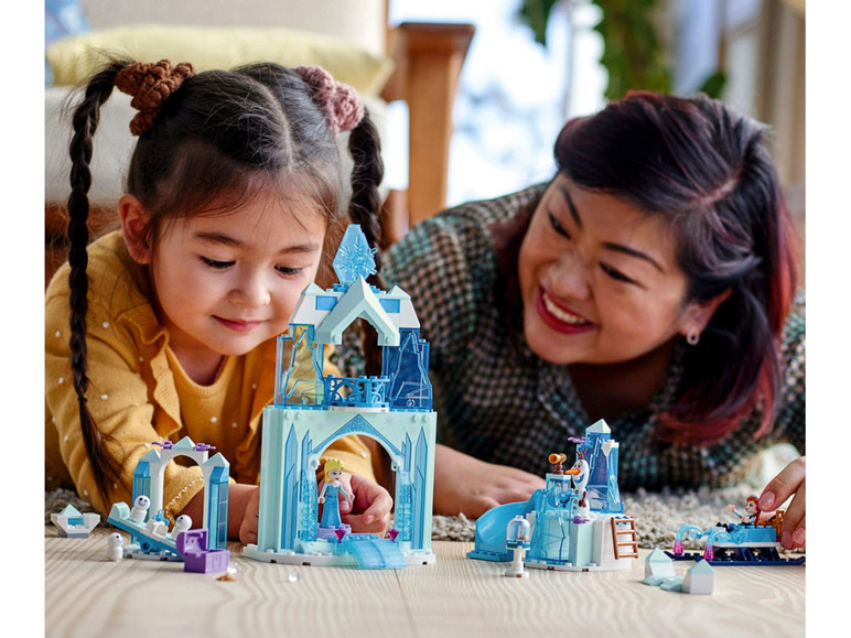 Gehe zu Vollbildansicht: LEGO® Disney Princess™ 43194 »Annas und Elsas Wintermärchen« - Bild 2