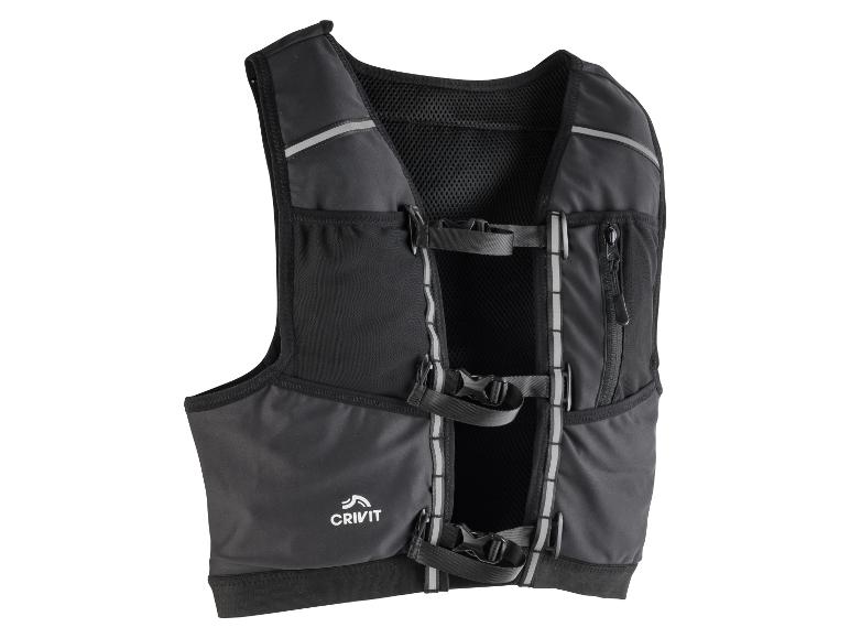 Schwarzes Crivit Sport-Laufweste und Rucksack.