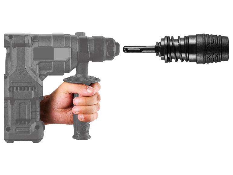 Bohrhammer und SDS-max Bohrer in der Hand.