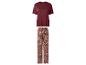 Rotes T-Shirt und blaue gemusterte Pyjamahose
