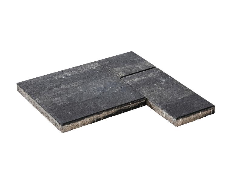 Dunkelgraue Pflasterplatten in L-Form auf weißem Hintergrund.