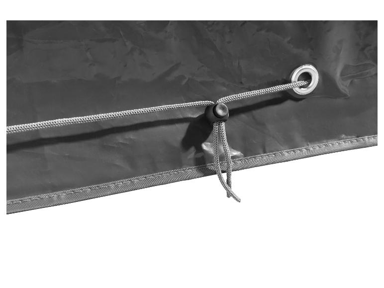 Ein graues Zelttuch mit einer Schnur und einem Ring.