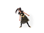 Mädchen in schwarzem Batman-Kleid mit goldenen Schuhen.