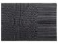 Eine dunkelgraue Fußmatte mit geometrischem Muster.