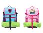 Zwei Kinderrucksäcke mit gerollten Decken: ein blauer mit Pfotenschild und ein pinker mit Welpen und „SAVE!“-Text.