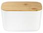 Weiße Aufbewahrungsbox mit hellbraunem Holzdeckel