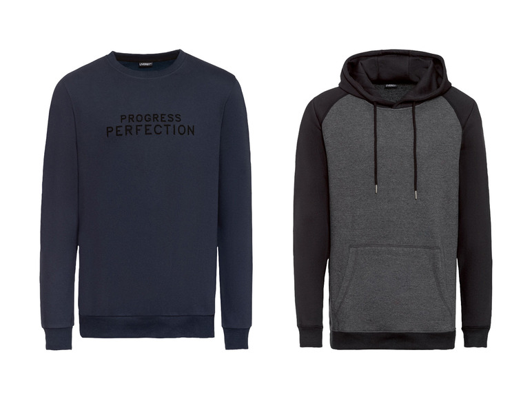 Ein dunkelblauer Pullover mit dem Schriftzug 'Progress Perfection' und ein grauer Hoodie mit schwarzen Ärmeln.
