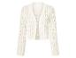 Weißer, durchbrochener Strickcardigan im Boho-Stil.