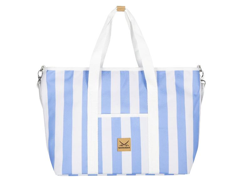 Gestreifte weiß-blaue Tasche mit Griffen und Schultergurt, ideal für Strand oder Einkauf.