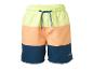 Color-Block Badeshorts in Gelb, Orange und Blau mit blauem Kordelzug.