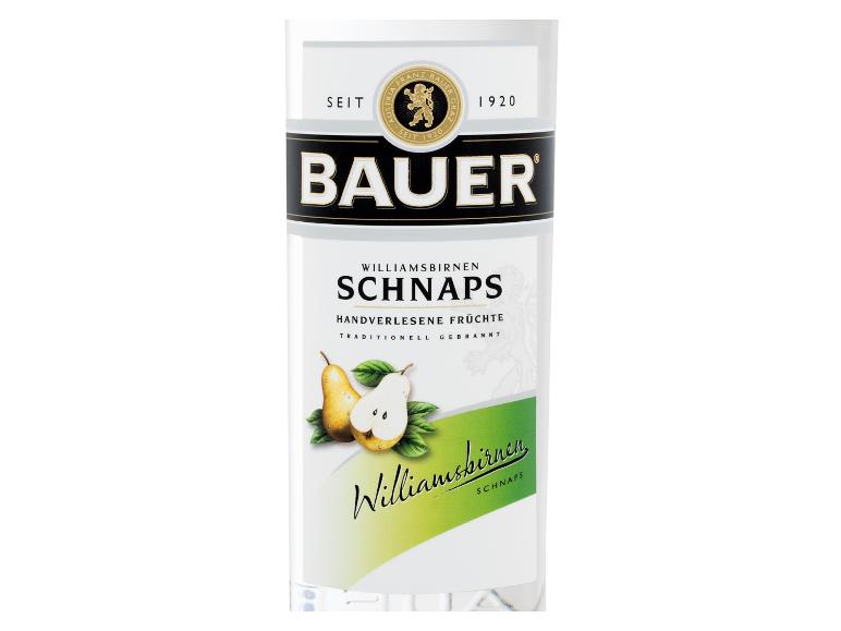 Bauer Williamsbirnen Schnaps mit Birnen auf dem Etikett
