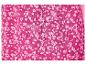 Fuchsia Stoff mit weißem Blumenmuster.