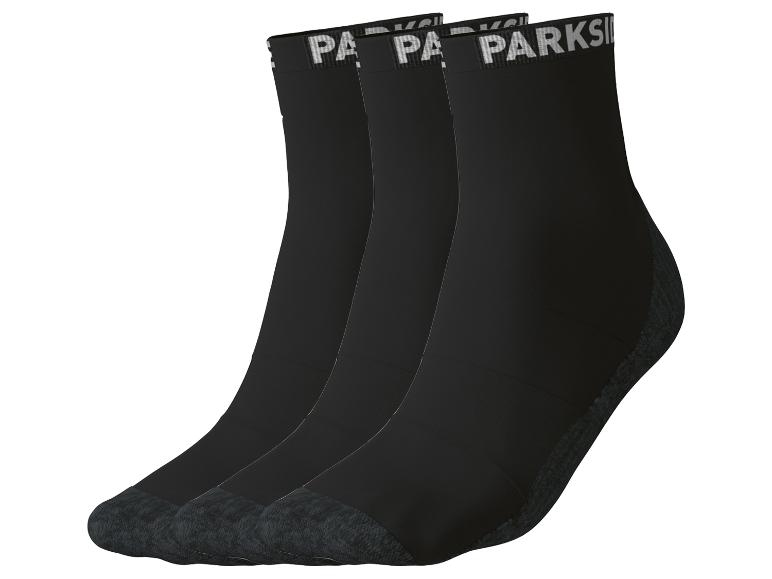 Drei Paar schwarze Socken mit „PARKSIDE“-Schriftzug am Bund.