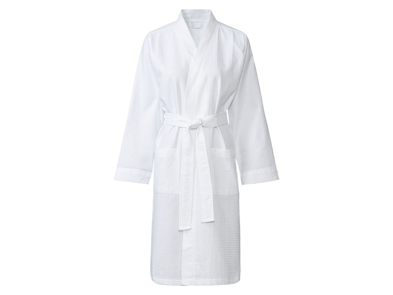 Ein weißer Bademantel mit Gürtel