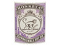Ein Etikett von Monkey 47 Schwarzwald Dry Gin mit einem Affen.