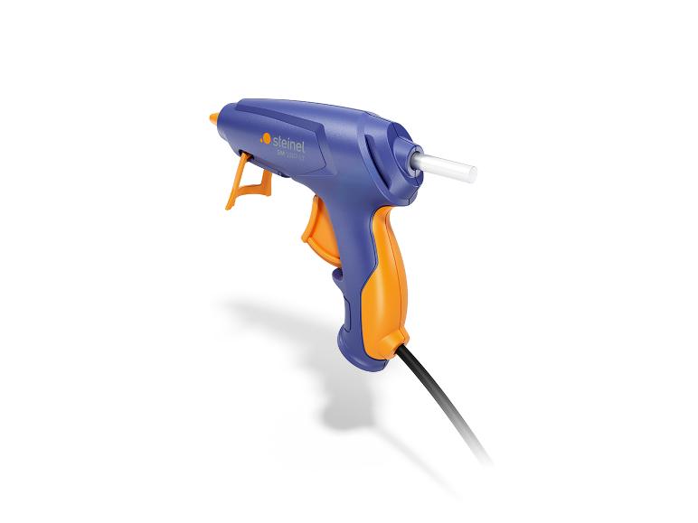 Blaue und orange Heißklebepistole mit Klebestift und Netzkabel.