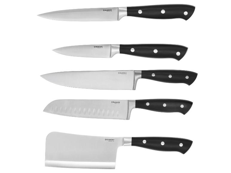 Set aus 5 Edelstahl-Küchenmessern mit schwarzen Griffen, darunter Kochmesser und Hackbeil.