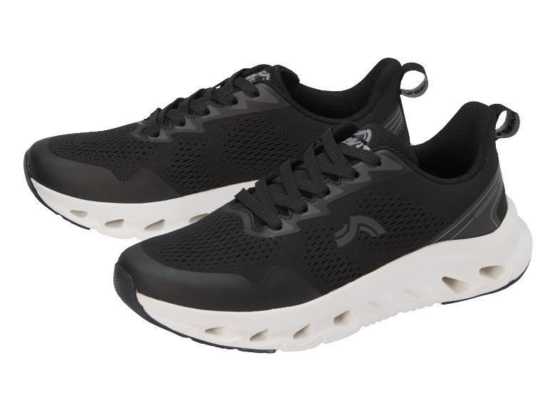CRIVIT Herren Sportschuhe in Schwarz mit weißer Sohle.