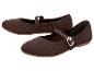 Braune gestrickte Damen-Ballerinas mit Riemen und Schnalle.