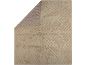 Beige, gesteppte Decke mit geprägter Textur und kleinen Perlen.