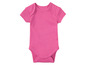 Ein rosa Baby-Body mit kurzen Ärmeln.