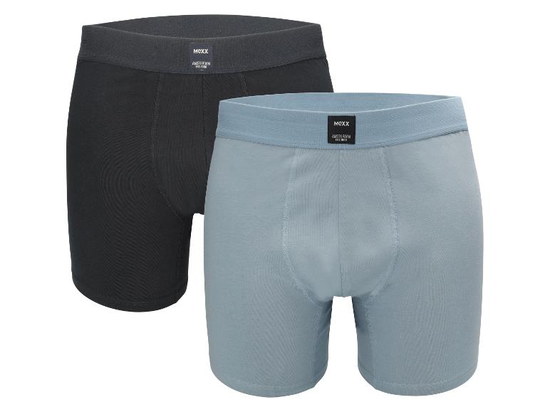 Zwei Herren-Baumwoll-Boxershorts, eine schwarze und eine hellblaue, mit elastischen Bündchen.