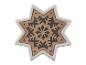Dekorativer Stern aus Holz und Keramik mit Schneeflockenmuster