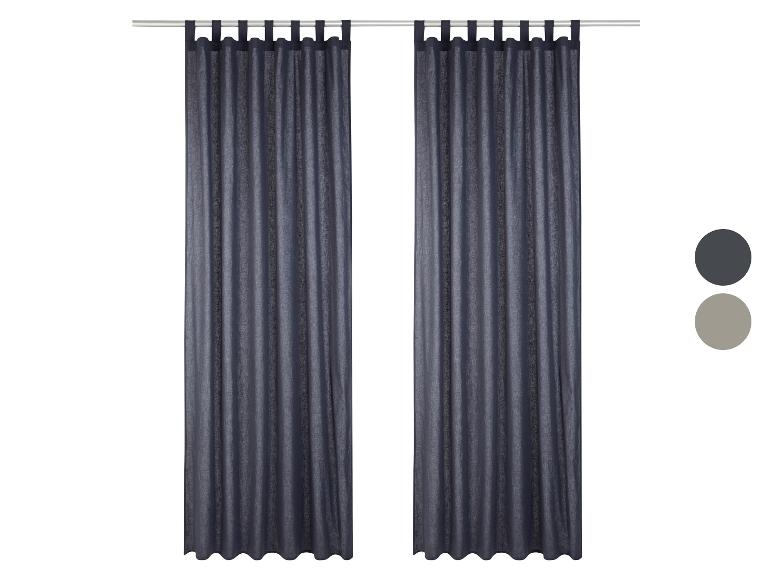 Zwei Vorhänge aus Leinen, in dunklen und taupefarbenen Tönen.