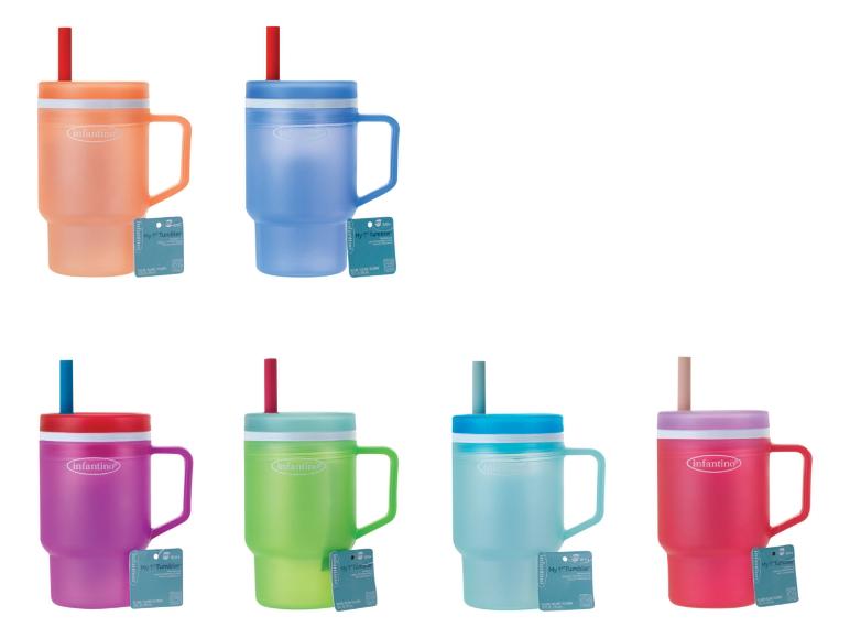 Sechs bunte Babybecher mit Strohhalmen und Griffen, mit Etiketten.