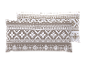 Zwei Kissen mit geometrischen Mustern und Schneeflocken in Beige und Weiß.
