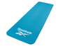 Eine blaue Reebok Yogamatte.