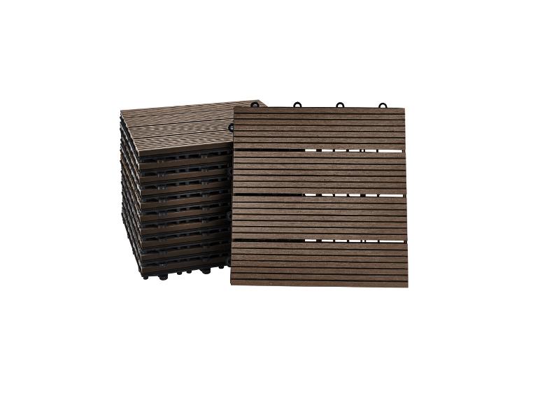 Gestapelte Holzfliesen für den Außenbereich