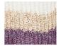 Strickstoff mit horizontalen weißen, goldenen und violetten Streifen.