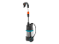 Gardena Wasserpumpe mit Spritze und Bewässerungszubehör.