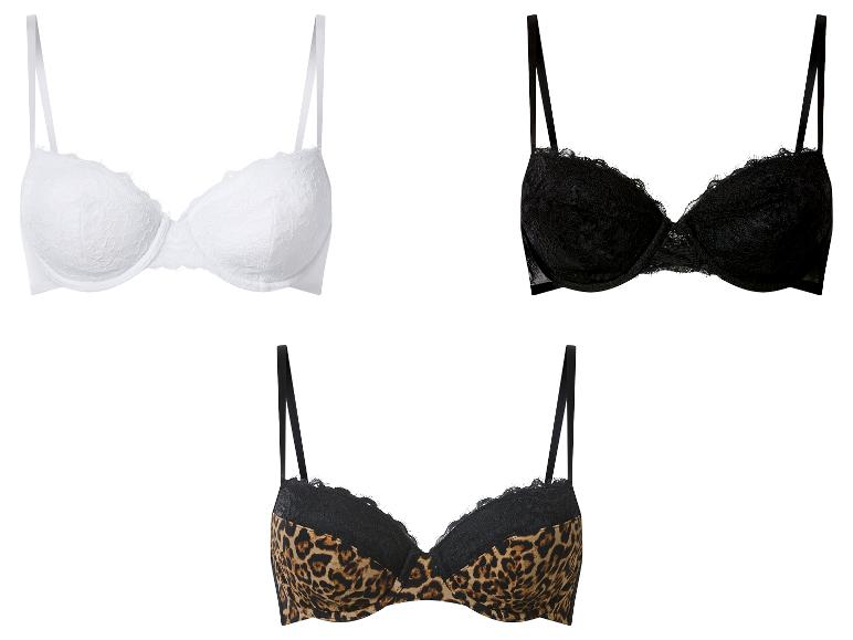 Drei BHs: weißer Spitze, schwarzer Spitze und Leopardenmuster mit schwarzer Spitze.