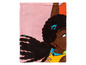 Eine rosa Fleece-Decke mit dem Bild eines Mädchens mit Afro-Haaren.
