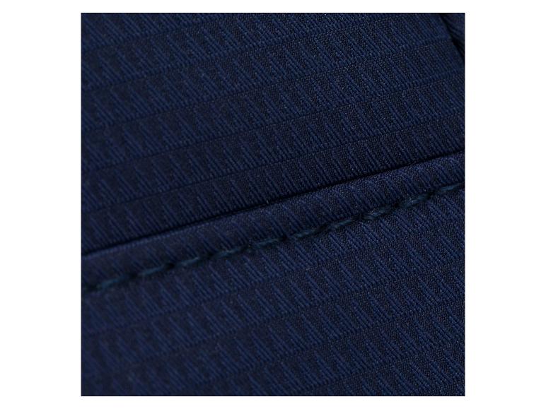 Dunkelblauer Stoff mit diagonalem Muster und Nähten.