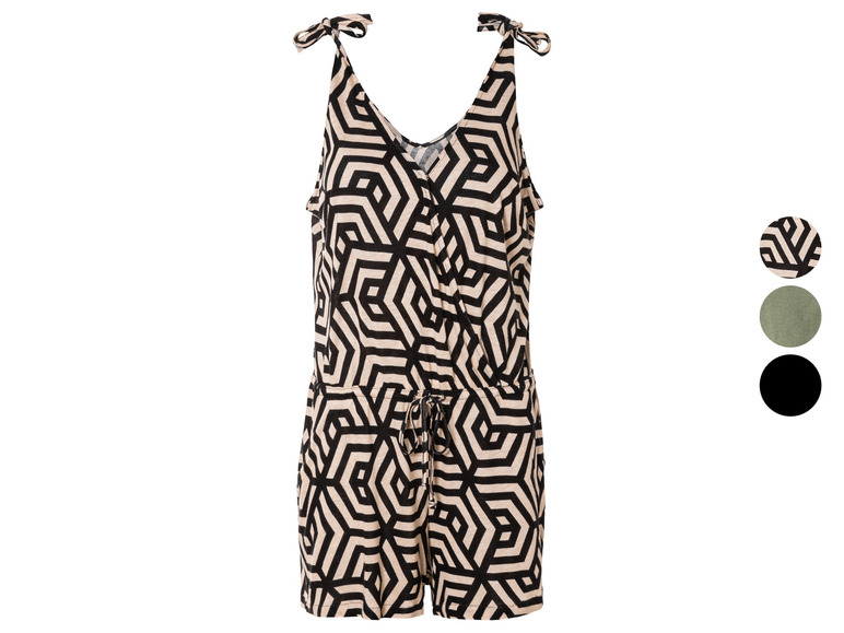 Ein beiger Jumpsuit mit schwarzem geometrischem Muster.