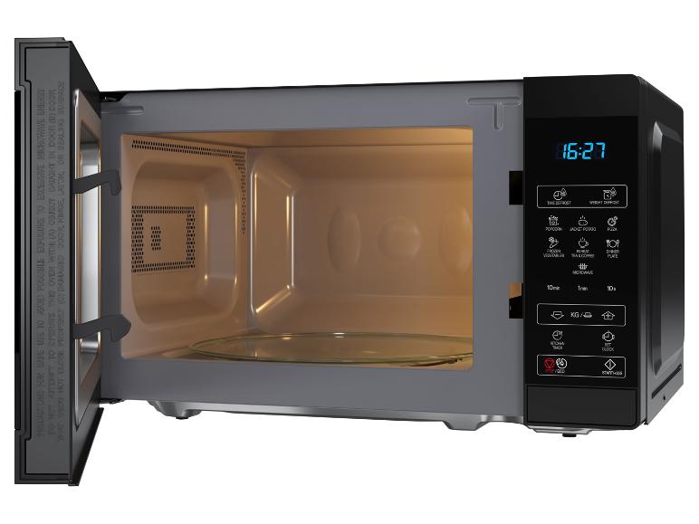 Schwarze Mikrowelle mit offener Tür und digitaler Anzeige 16:27.