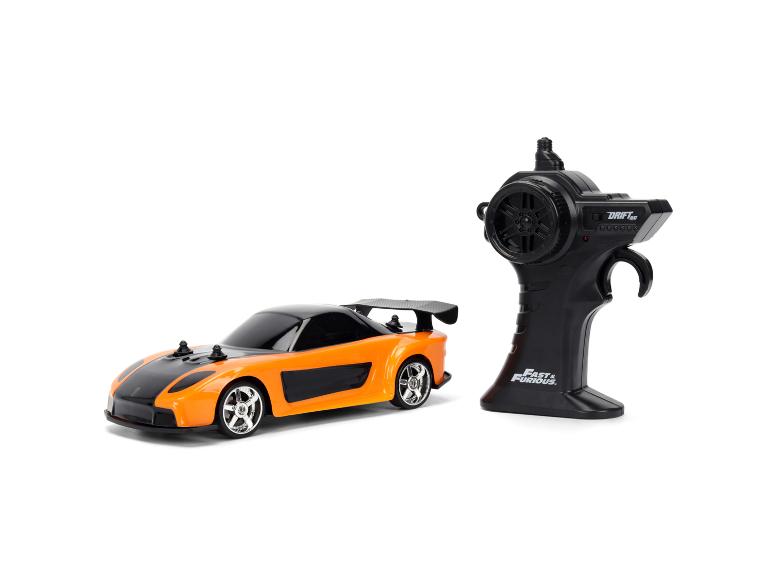 Orange-schwarzes ferngesteuertes Auto mit schwarzer Fernbedienung.