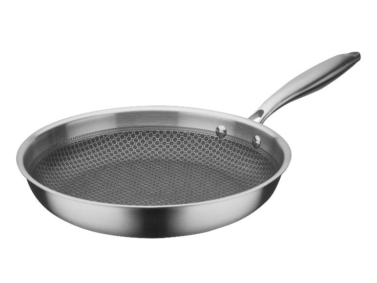 Eine Edelstahl-Bratpfanne mit einer patentierten Antihaftbeschichtung.