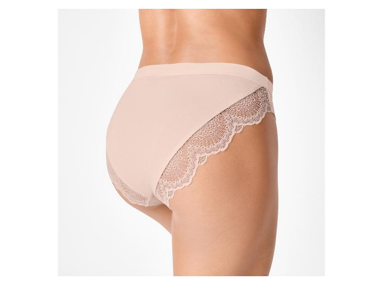 Hautfarbener Damenslip mit Spitzendetails, von hinten gesehen.