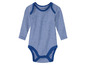 Ein gestreiftes Baby-Langarmbody.